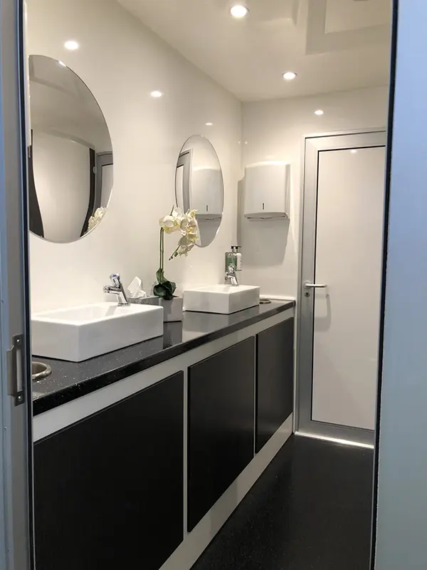 Luxury Toilet Trailer
